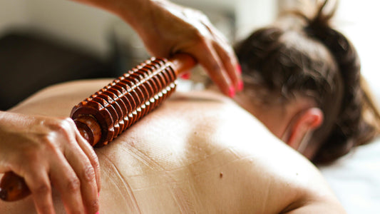 Rouleau de Massage : Bienfaits, Utilisation et Guide Complet 2025 - Divin Massage